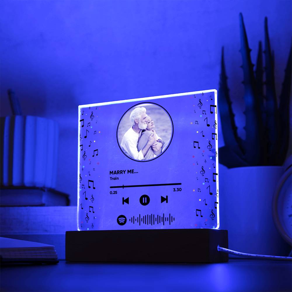 Tell her/him how much you love them with our Square Acrylic Plaque! Choose your photo and the music you hold in your heart The plaque is engraved with a professional laser, so you can rest assured that the design will be precise and long-lasting. With its modern, sophisticated look, it is the perfect way to commemorate your special day.