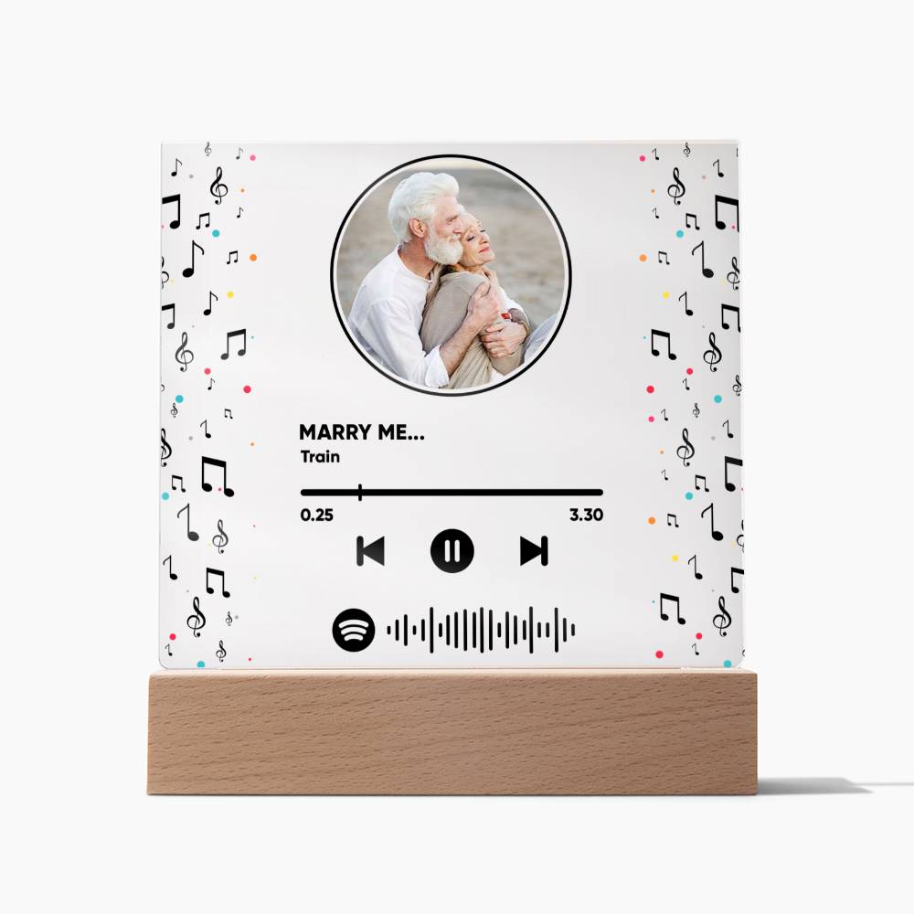 Tell her/him how much you love them with our Square Acrylic Plaque!  Choose your photo and the music you hold in your heart The plaque is engraved with a professional laser, so you can rest assured that the design will be precise and long-lasting.  With its modern, sophisticated look, it is the perfect way to commemorate your special day.