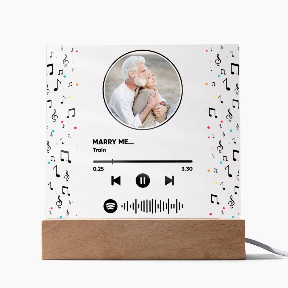 Tell her/him how much you love them with our Square Acrylic Plaque!  Choose your photo and the music you hold in your heart The plaque is engraved with a professional laser, so you can rest assured that the design will be precise and long-lasting.  With its modern, sophisticated look, it is the perfect way to commemorate your special day.